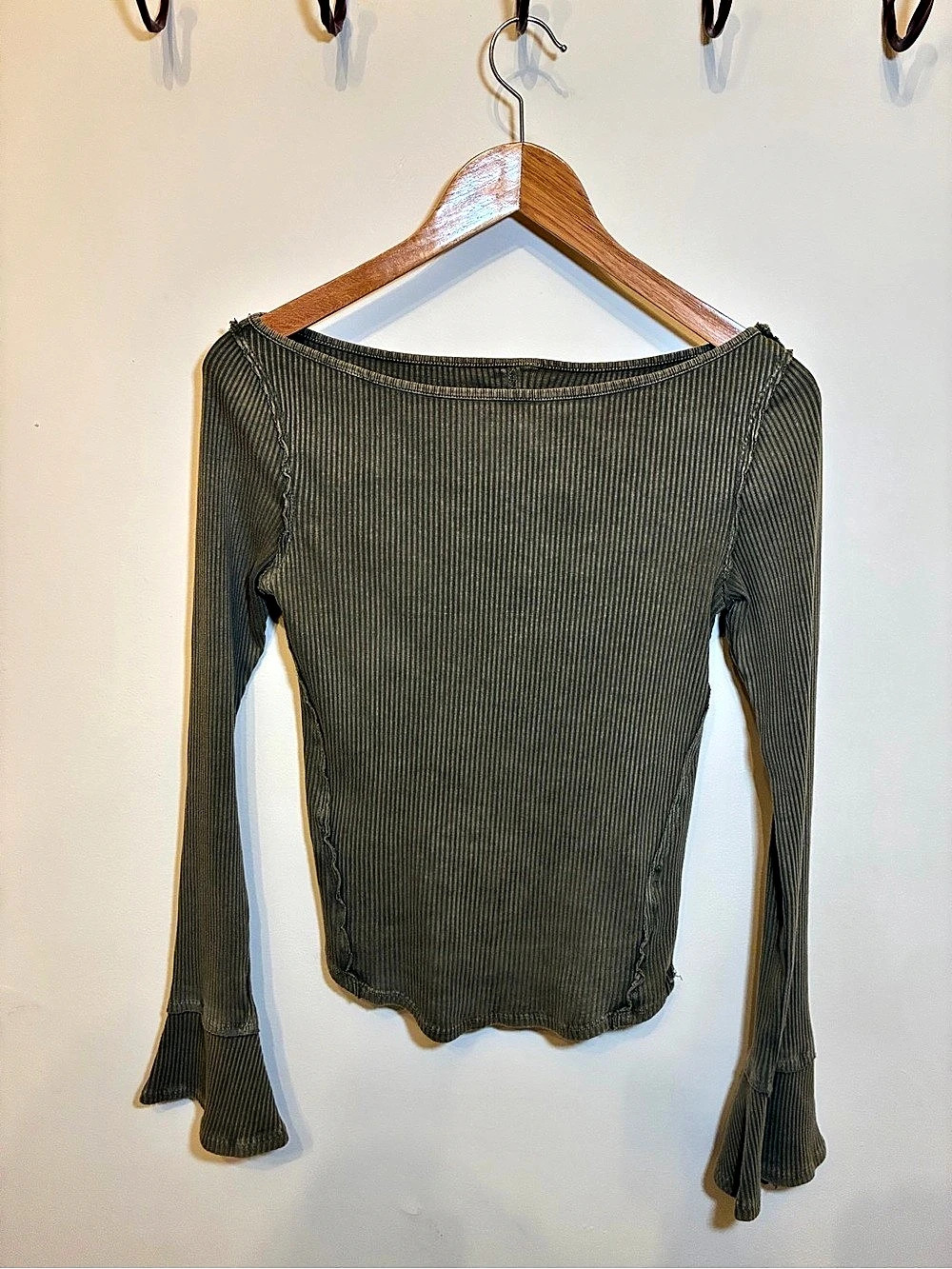 We The Free Ribbed Flare Sleeve Top in Green Size Medium